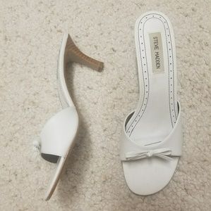 Adorable white bow heels